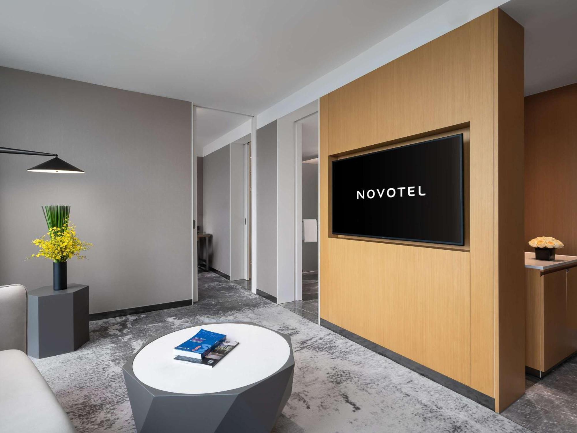 Novotel Guangzhou Baiyun Airport - Canton Fair Free Shuttle Bus & Official Registration Agency Eksteriør billede